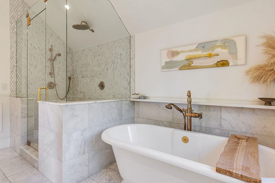 360 E Windsor Road North Vancouver, BC - 25