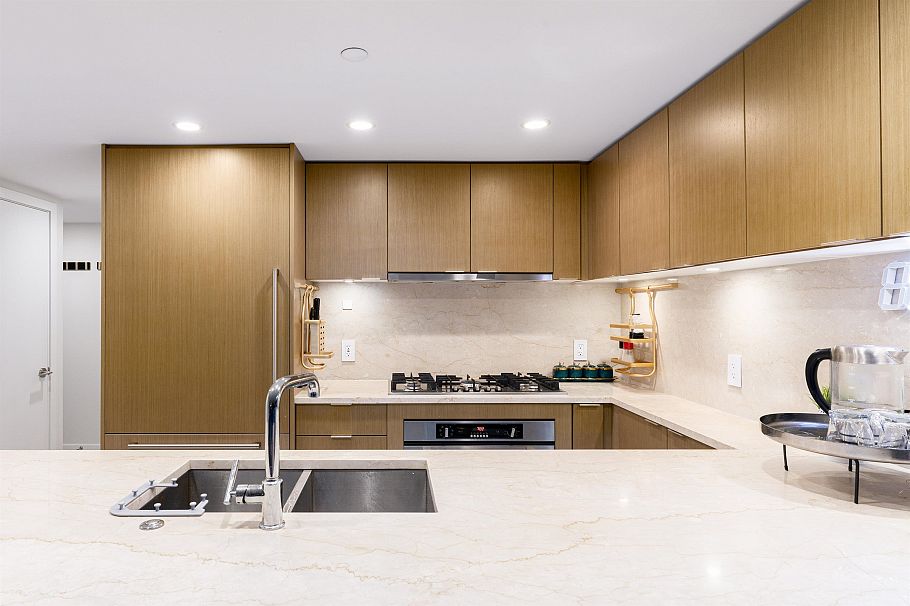 306 112 E 13th Street North Vancouver, BC - 8