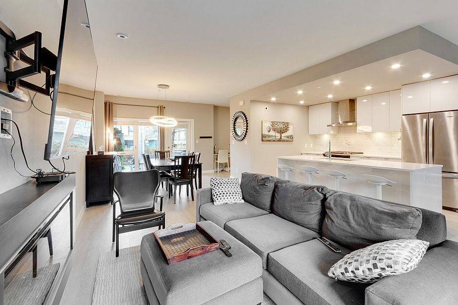 32 3595 Salal Drive North Vancouver, BC - 4