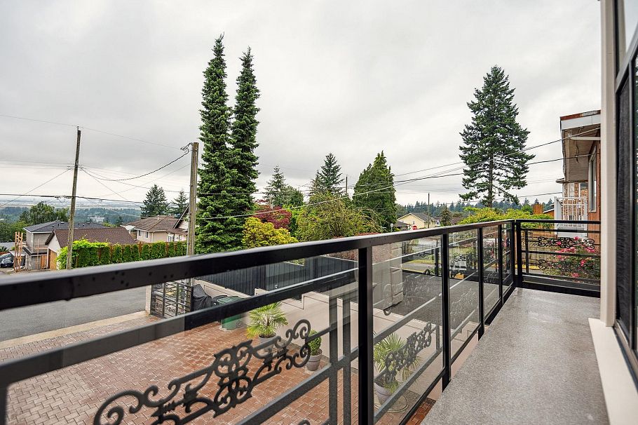 4319 Southwood Street Burnaby, BC - 4