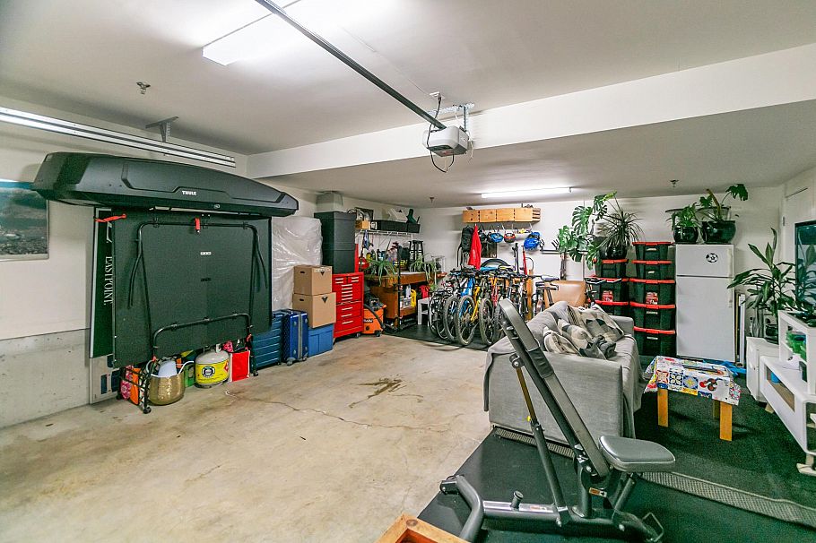 32 3595 Salal Drive North Vancouver, BC - 27