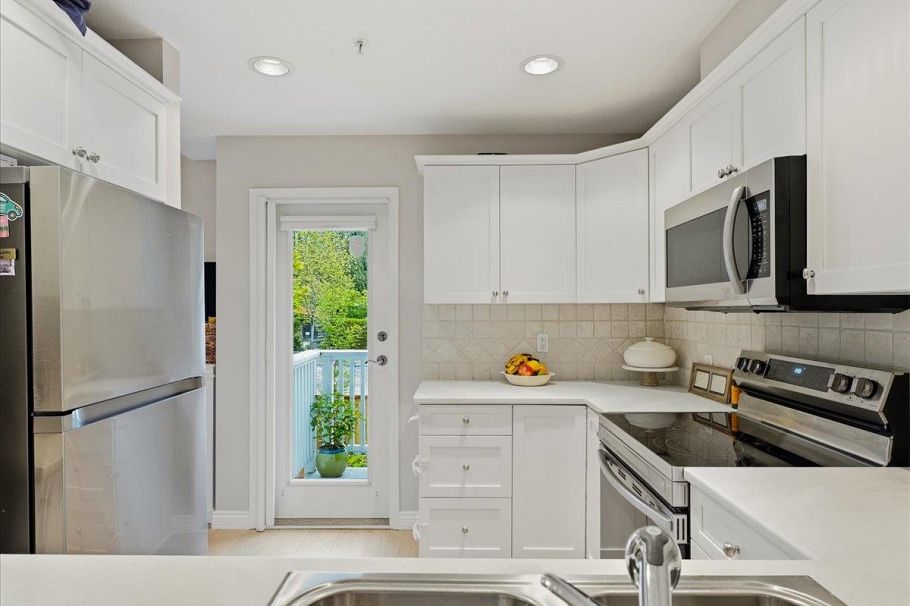 11 2688 Mountain Highway North Vancouver, BC - 9