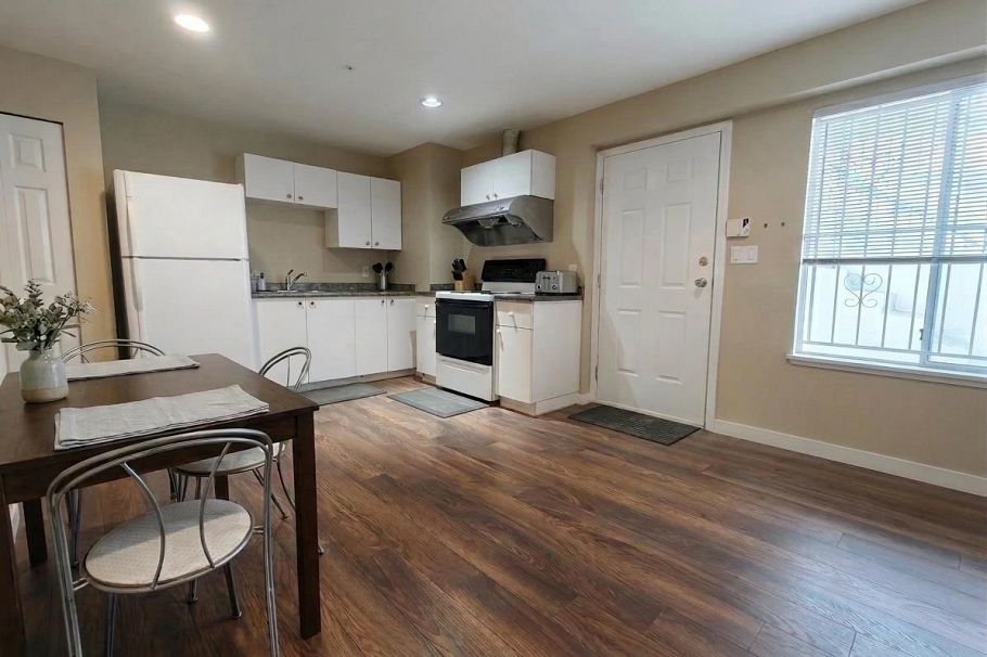 123 E 45th Avenue Vancouver, BC - 26