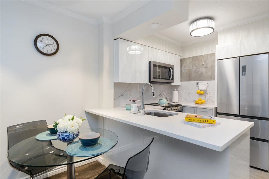 301 1189 Howe Street Vancouver, BC - 6