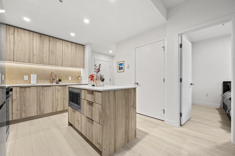 303 3596 Malsum Drive North Vancouver, BC - 9