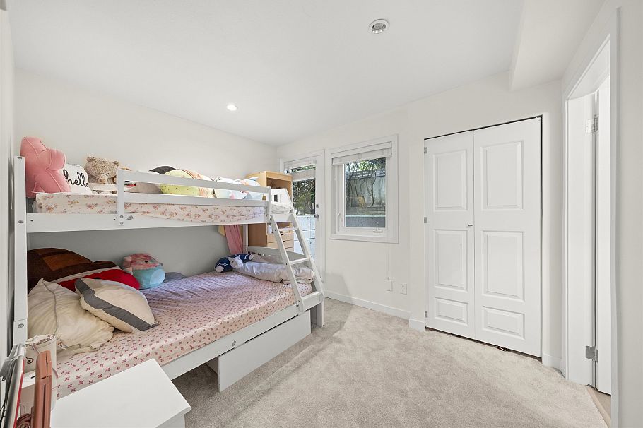 601 W 16th Avenue Vancouver, BC - 12