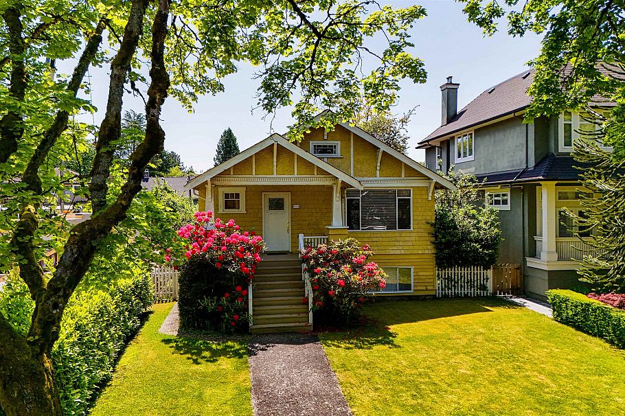 3136 W 11th Avenue Vancouver, BC - 1