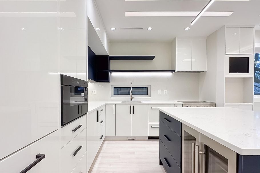 2373 W 7th Avenue Vancouver, BC - 4