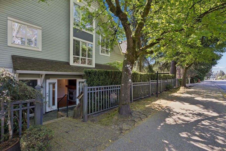 993 Lynn Valley Road North Vancouver, BC - 32