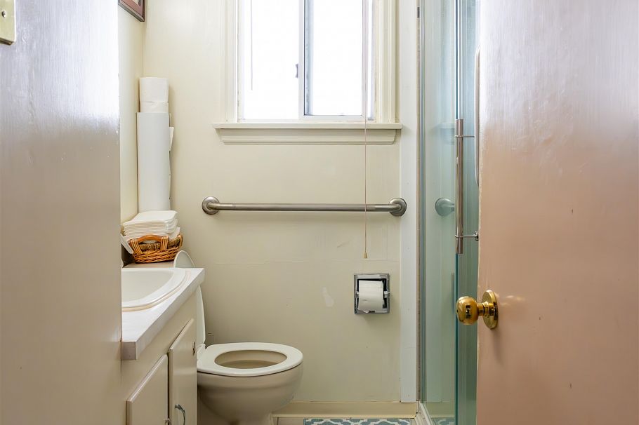 2812 E 18th Avenue Vancouver, BC - 12