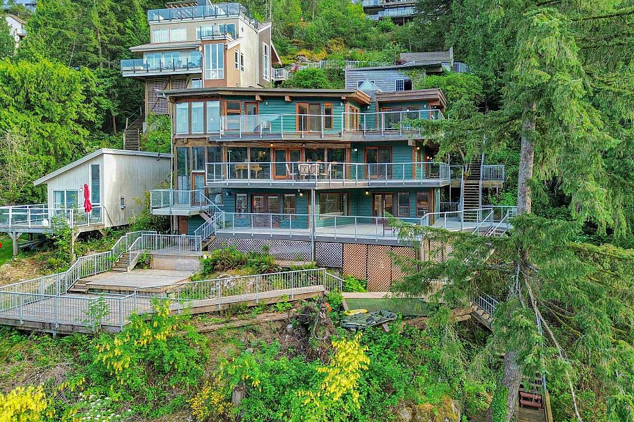 2136 Lockehaven Road North Vancouver, BC - 2
