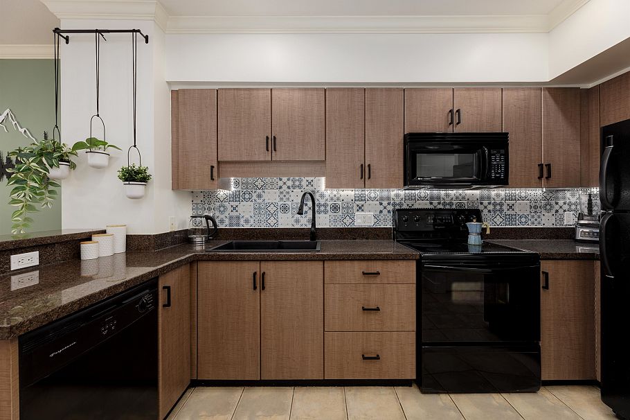 201 118 W 22 Street North Vancouver, BC - 12