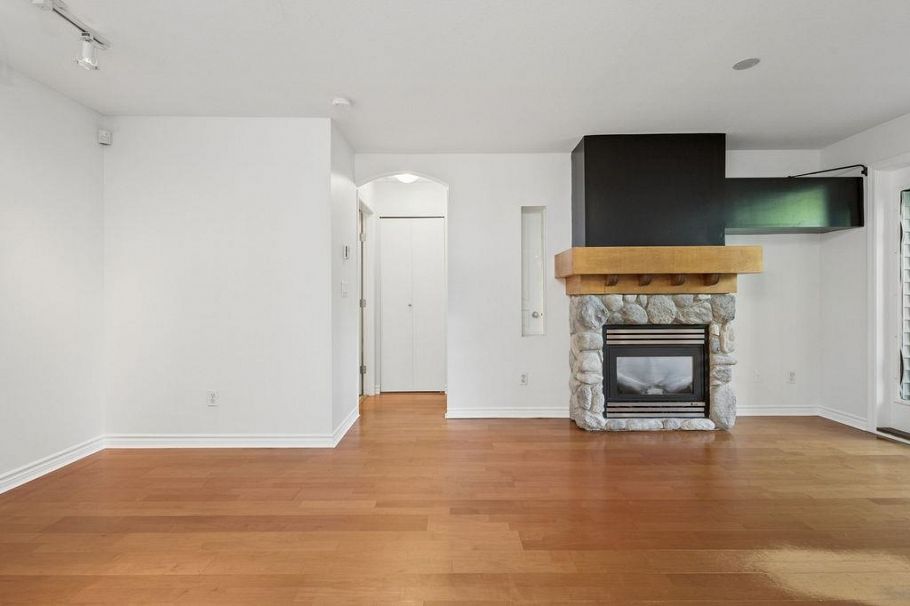 993 Lynn Valley Road North Vancouver, BC - 8