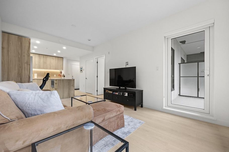 303 3596 Malsum Drive North Vancouver, BC - 5
