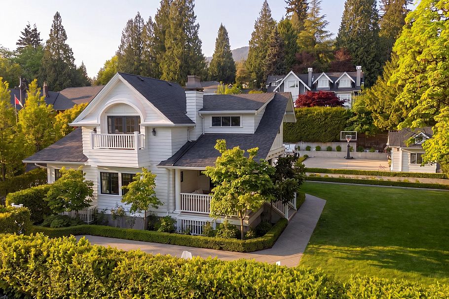 360 E Windsor Road North Vancouver, BC - 2
