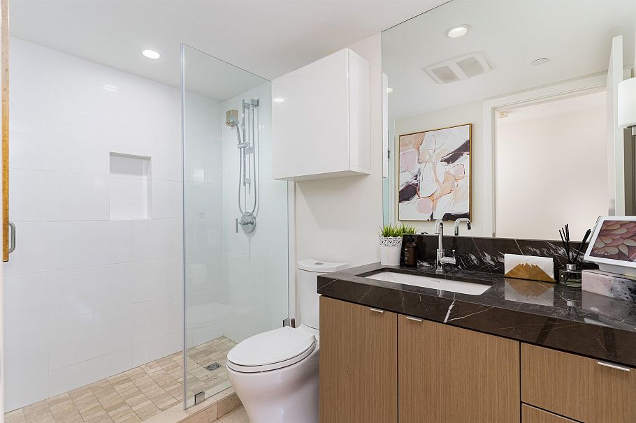 306 112 E 13th Street North Vancouver, BC - 13