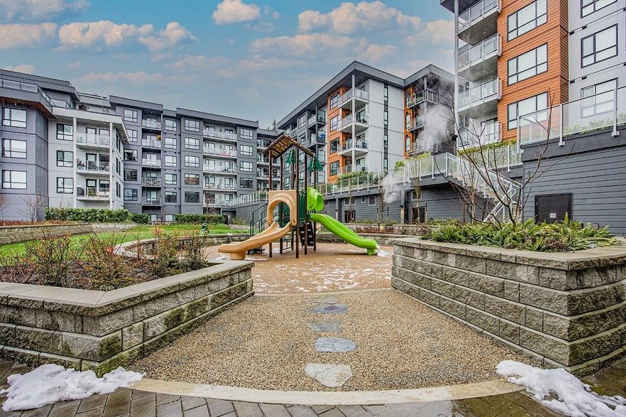 303 3596 Malsum Drive North Vancouver, BC - 25