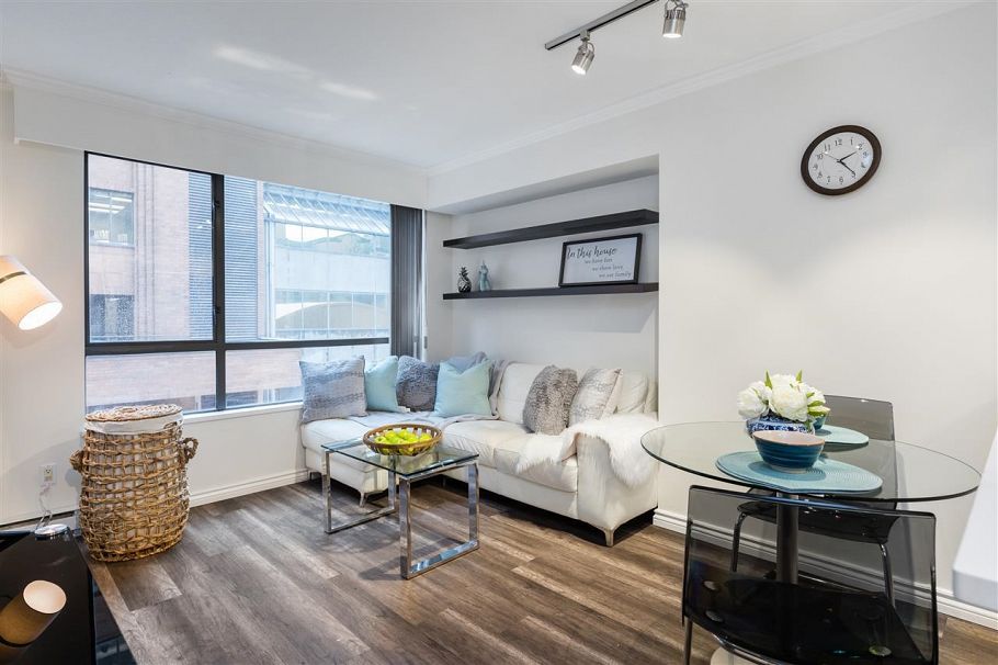 301 1189 Howe Street Vancouver, BC - 2