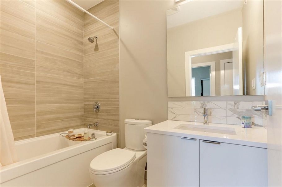 32 3595 Salal Drive North Vancouver, BC - 35
