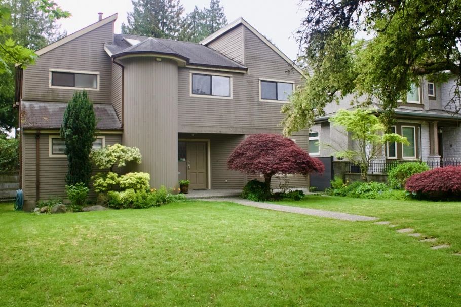 1624 W 61st Avenue Vancouver, BC - 2