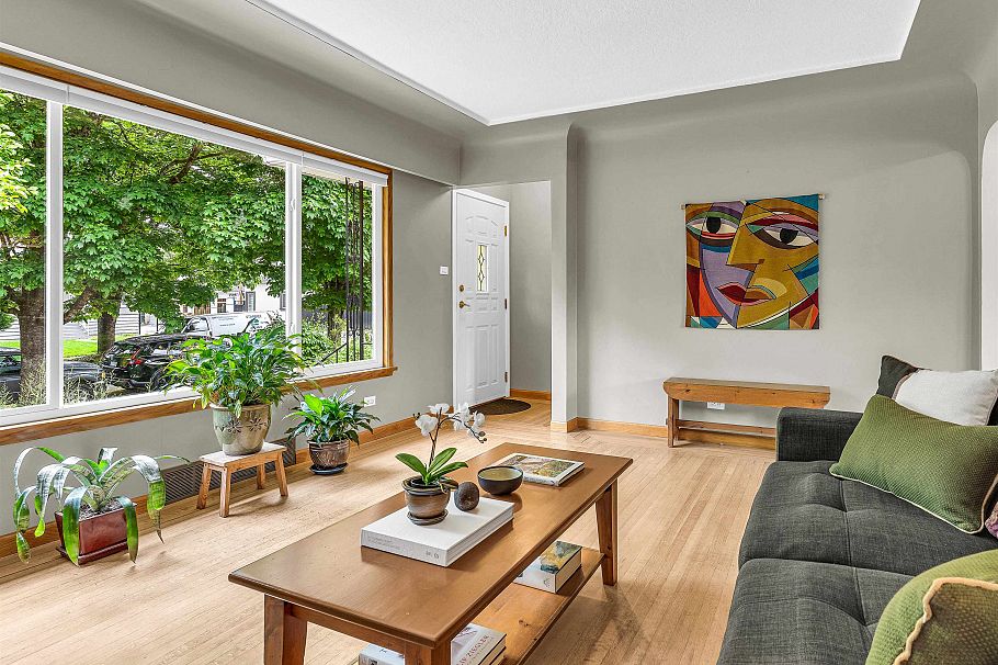 2578 E 15th Avenue Vancouver, BC - 8