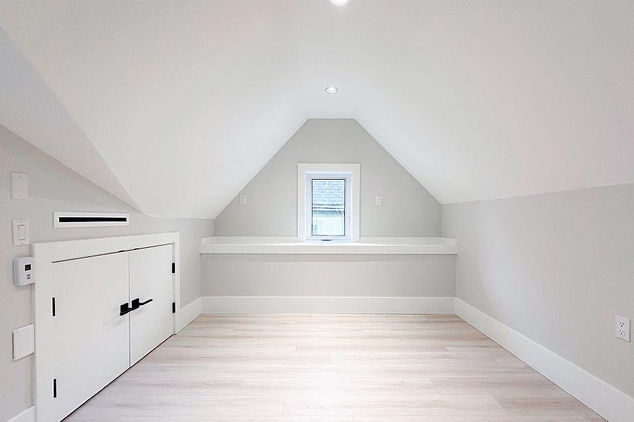 2373 W 7th Avenue Vancouver, BC - 30