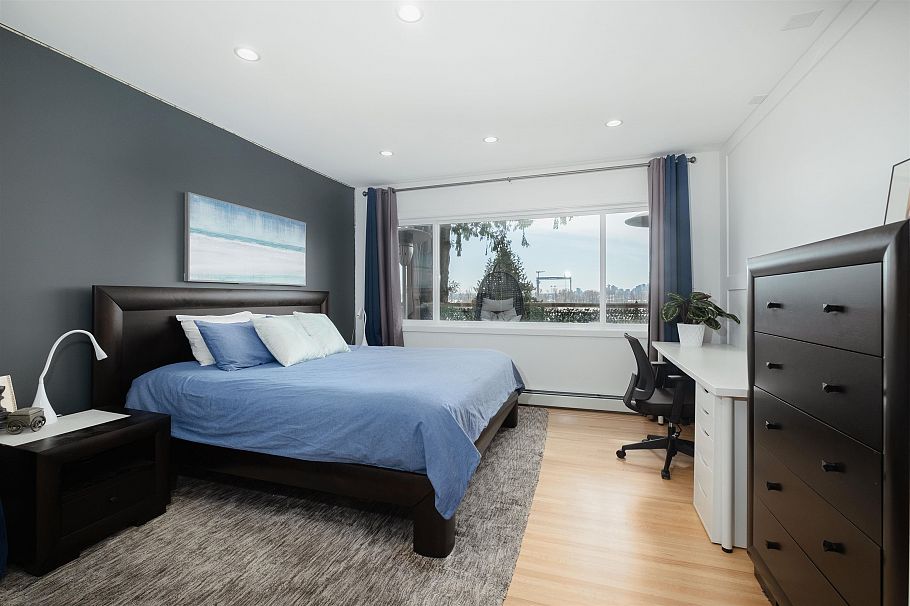 1095 W Keith Road North Vancouver, BC - 14
