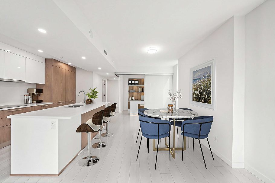 310 285 E 10th Avenue Vancouver, BC - 3