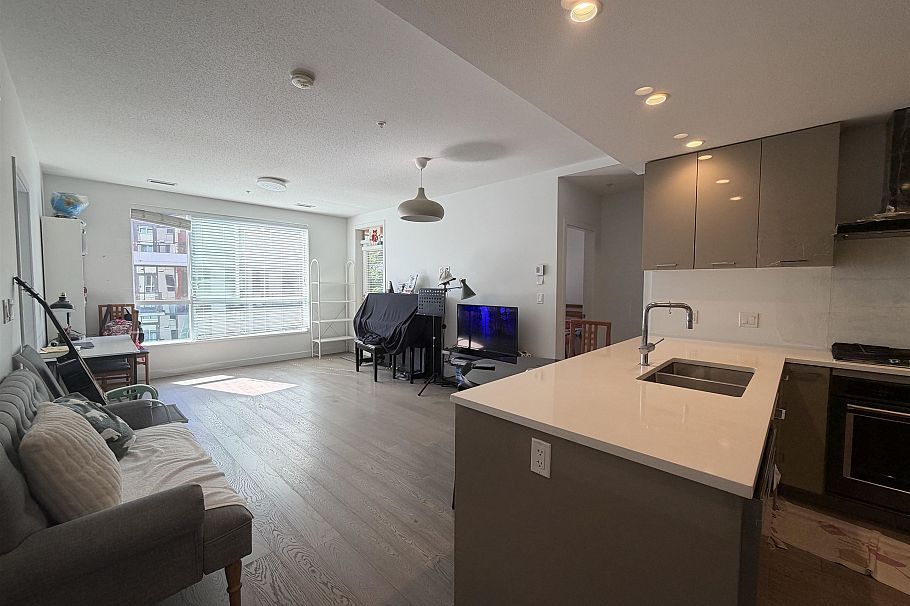 417 3581 Ross Drive Vancouver, BC - 4