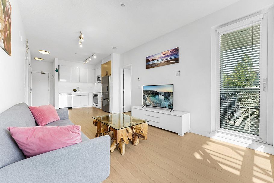 211 1621 Hamilton Avenue North Vancouver, BC - 4