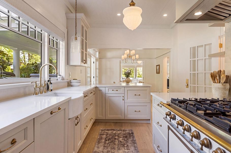 360 E Windsor Road North Vancouver, BC - 12