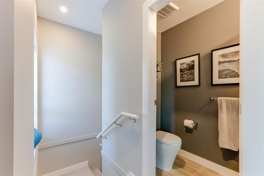 32 3595 Salal Drive North Vancouver, BC - 37
