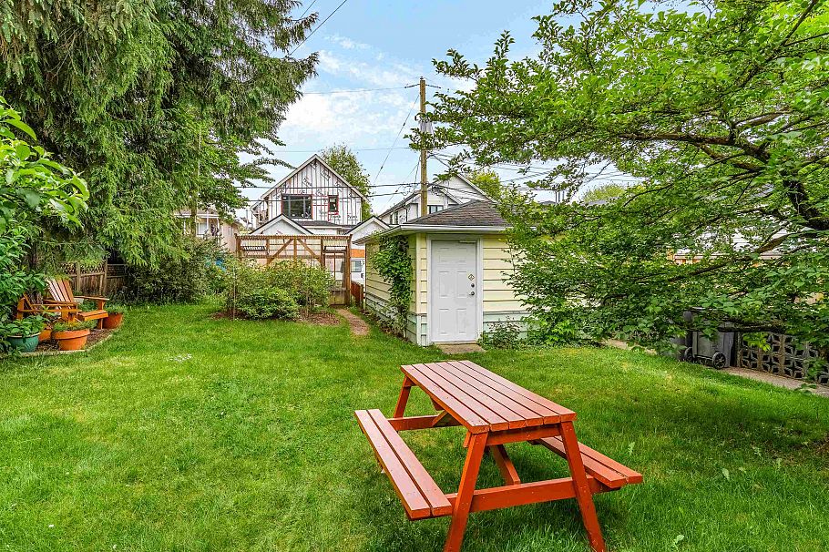 2578 E 15th Avenue Vancouver, BC - 34