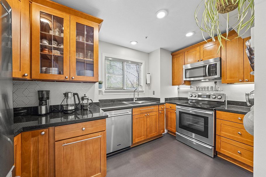 204 1883 E 10th Avenue Vancouver, BC - 2