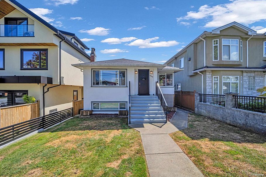 1036 Nootka Street Vancouver, BC - 2