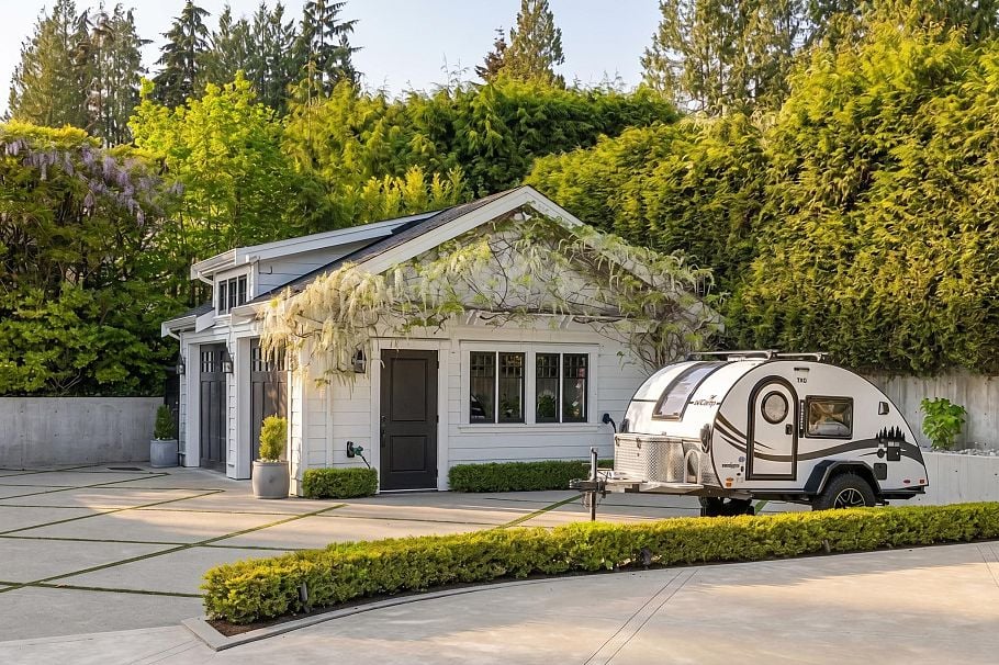 360 E Windsor Road North Vancouver, BC - 38