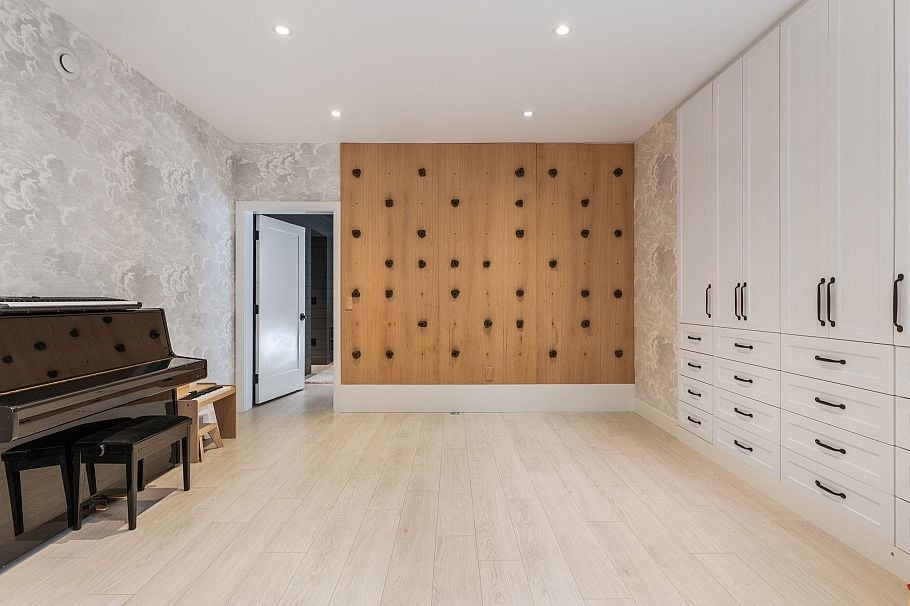 360 E Windsor Road North Vancouver, BC - 31