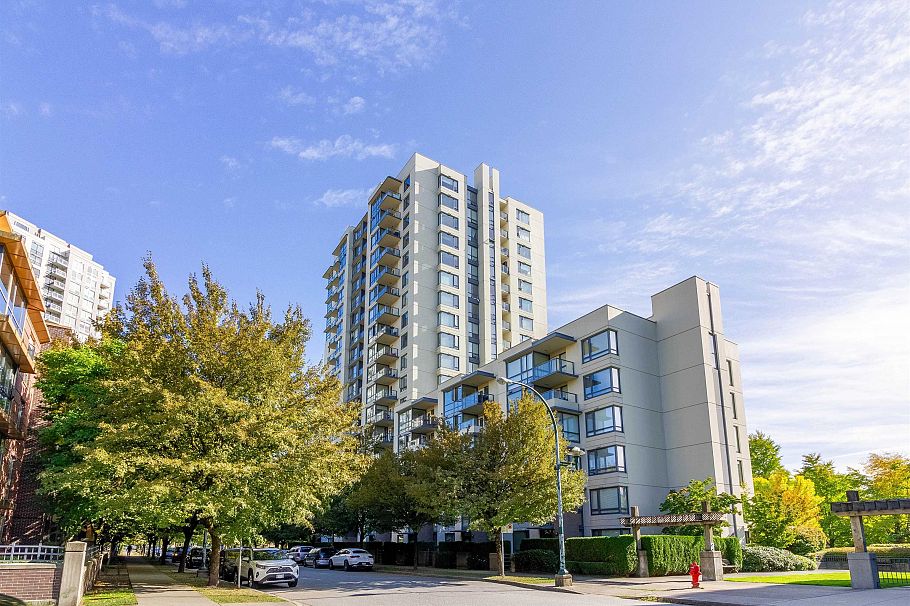 305 3588 Crowley Drive Vancouver, BC - 1