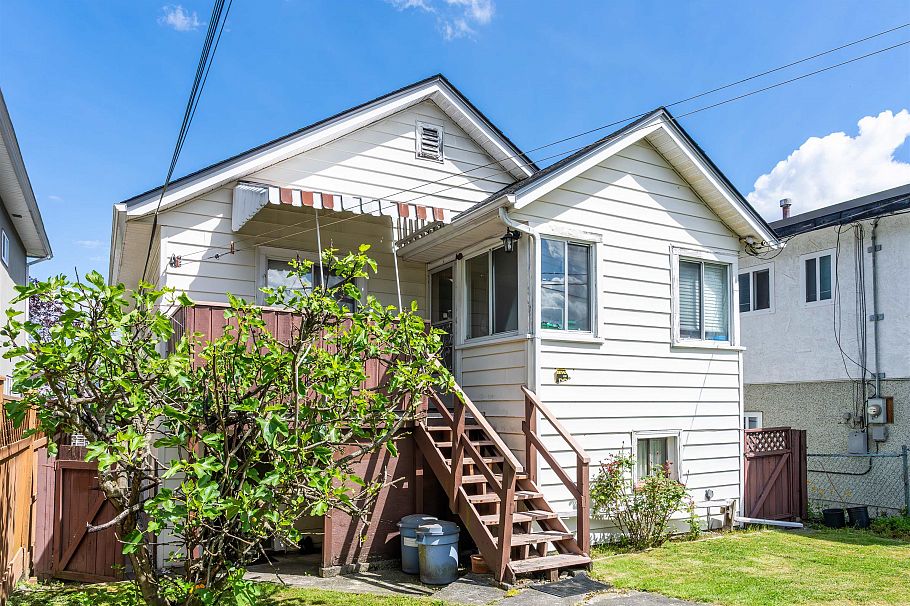 2812 E 18th Avenue Vancouver, BC - 30