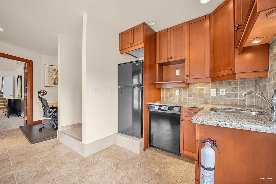 2136 Lockehaven Road North Vancouver, BC - 32