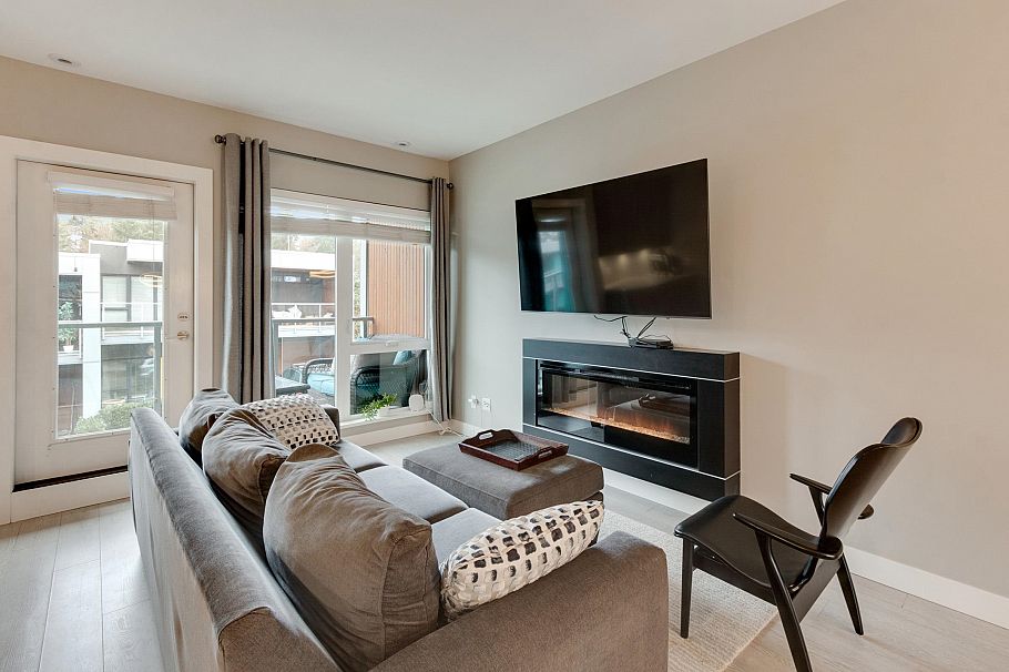 32 3595 Salal Drive North Vancouver, BC - 3