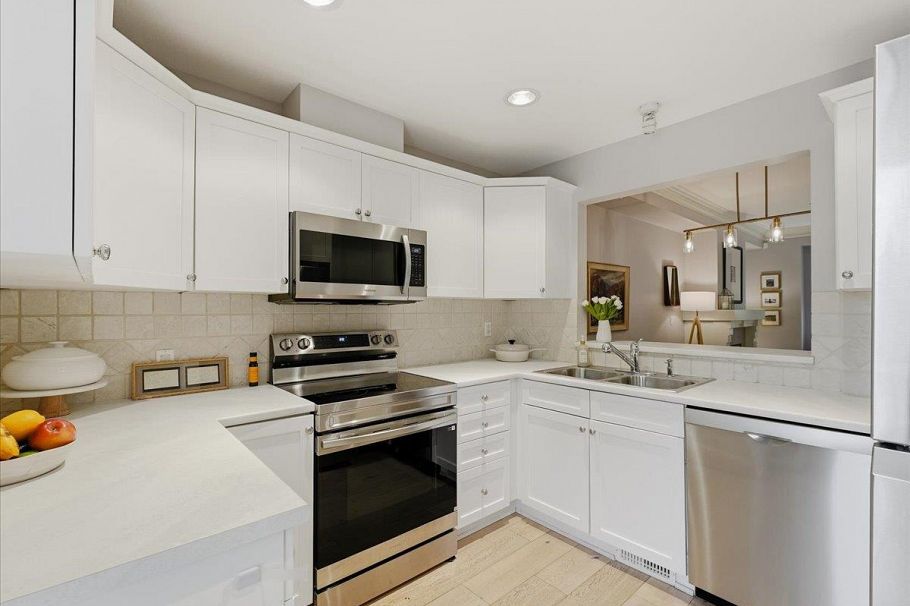 11 2688 Mountain Highway North Vancouver, BC - 10