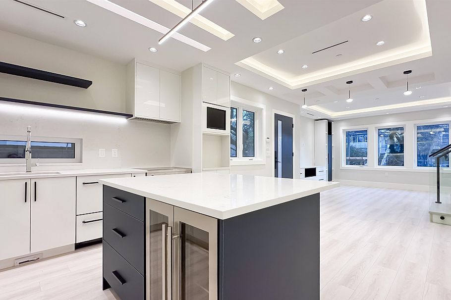 2373 W 7th Avenue Vancouver, BC - 3