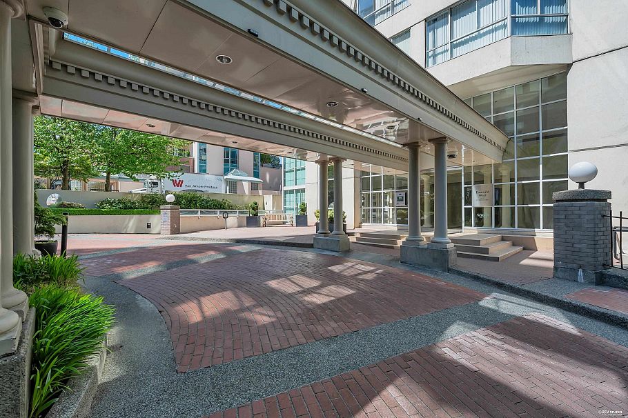 601 717 Jervis Street Vancouver, BC - 3