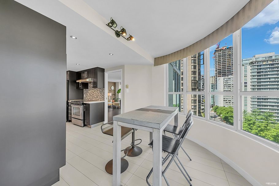 601 717 Jervis Street Vancouver, BC - 17