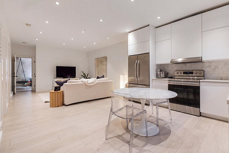 360 E Windsor Road North Vancouver, BC - 33