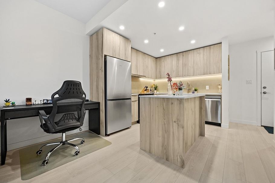 303 3596 Malsum Drive North Vancouver, BC - 8