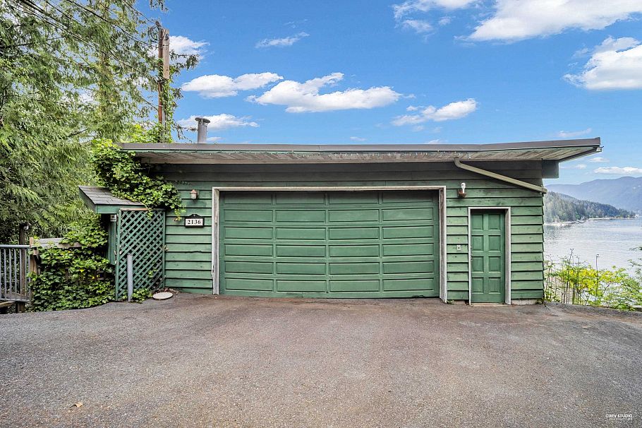 2136 Lockehaven Road North Vancouver, BC - 39