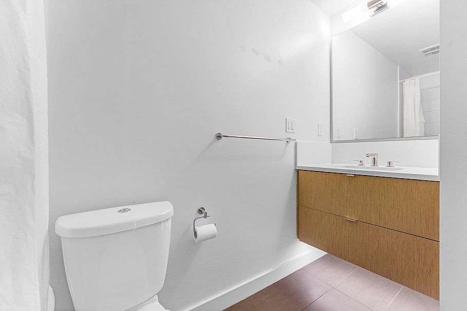211 1621 Hamilton Avenue North Vancouver, BC - 10
