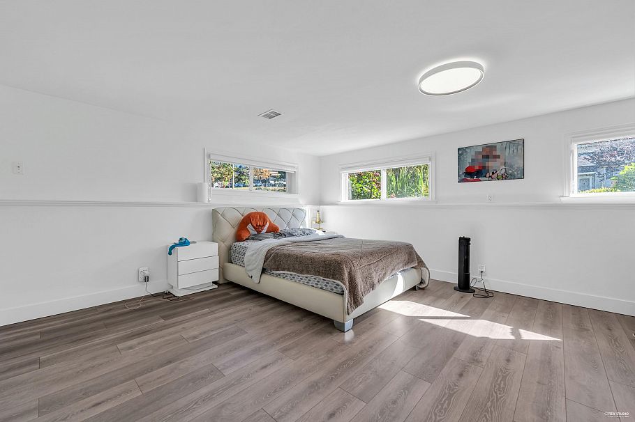 8025 Borden Street Vancouver, BC - 15